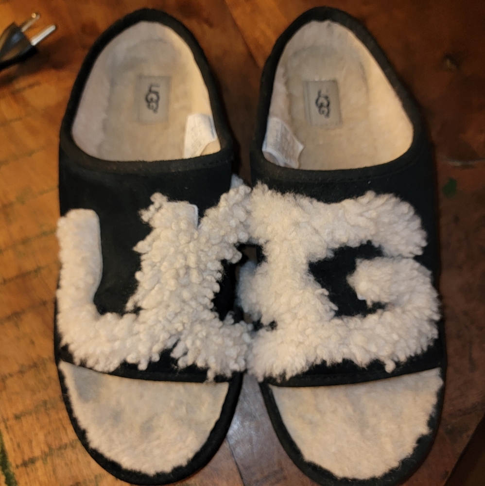 UGG Logo shearling slippers / slides 9